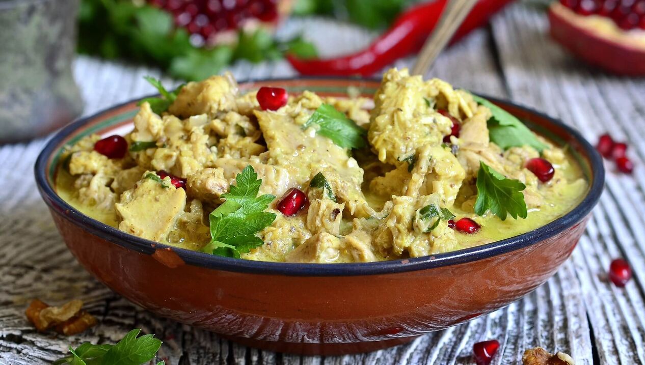 walnut salad with pomegranate for power